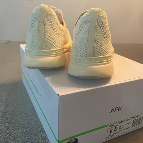 Athletic_Shoes